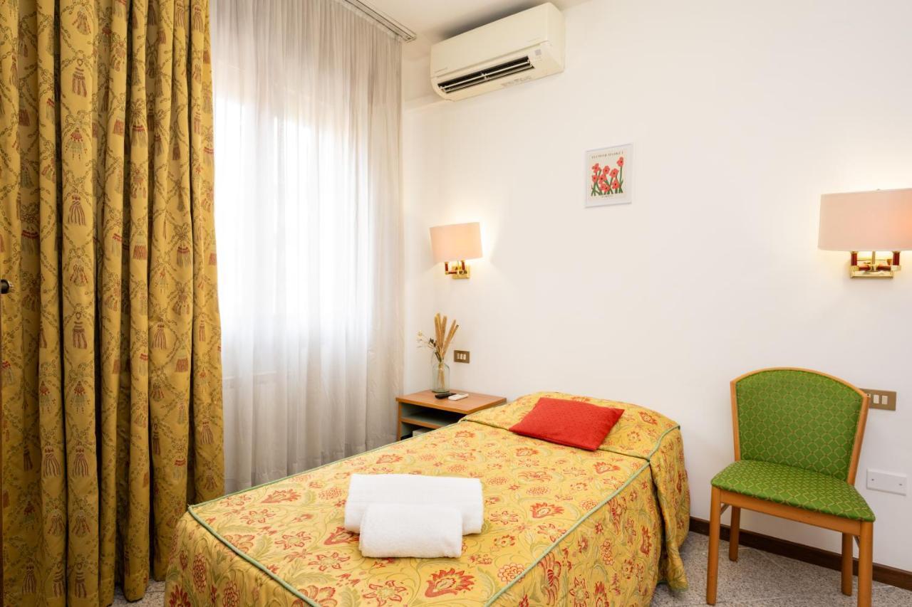 Camelia Venice Mestre