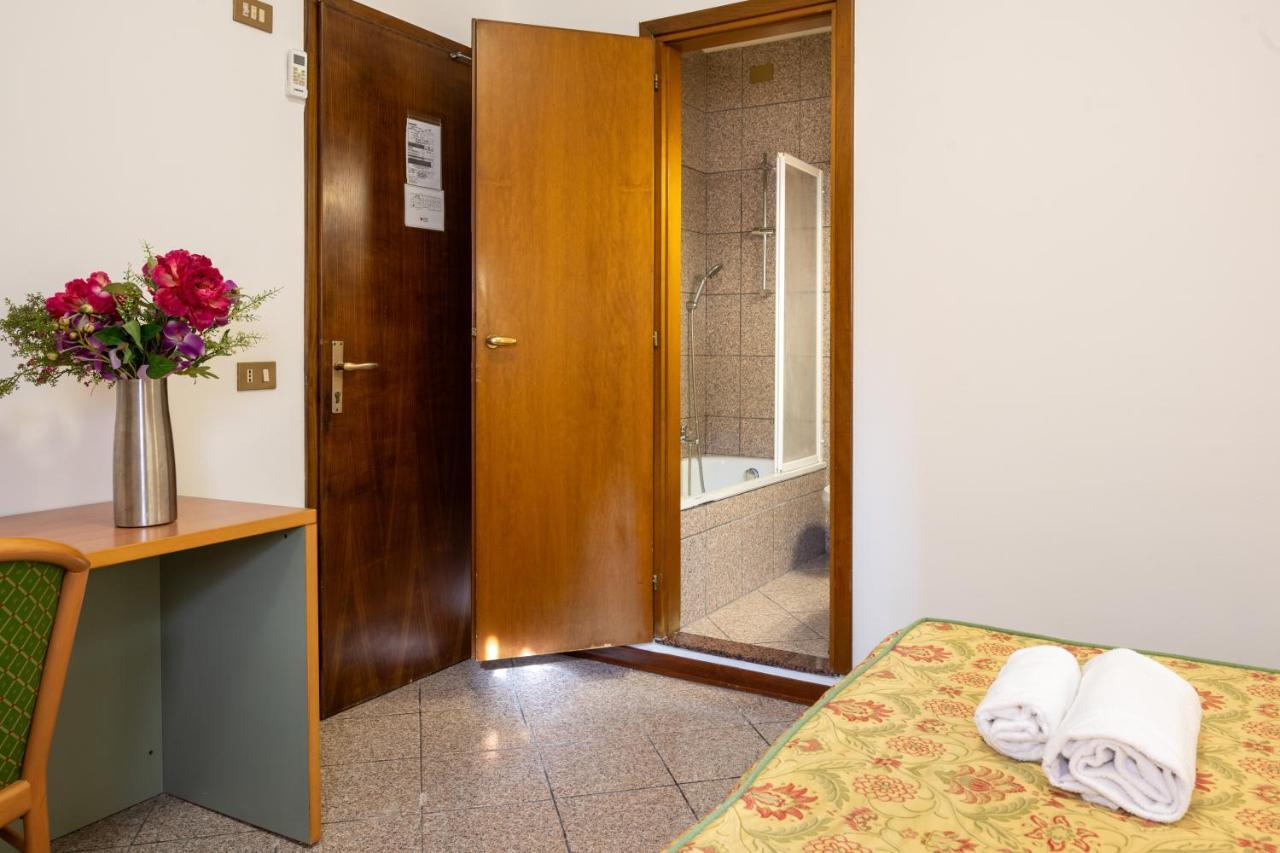 Pensión Camelia Venice