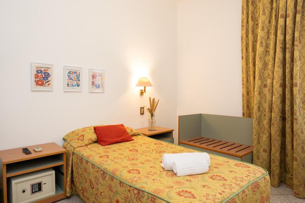 Camelia Venice