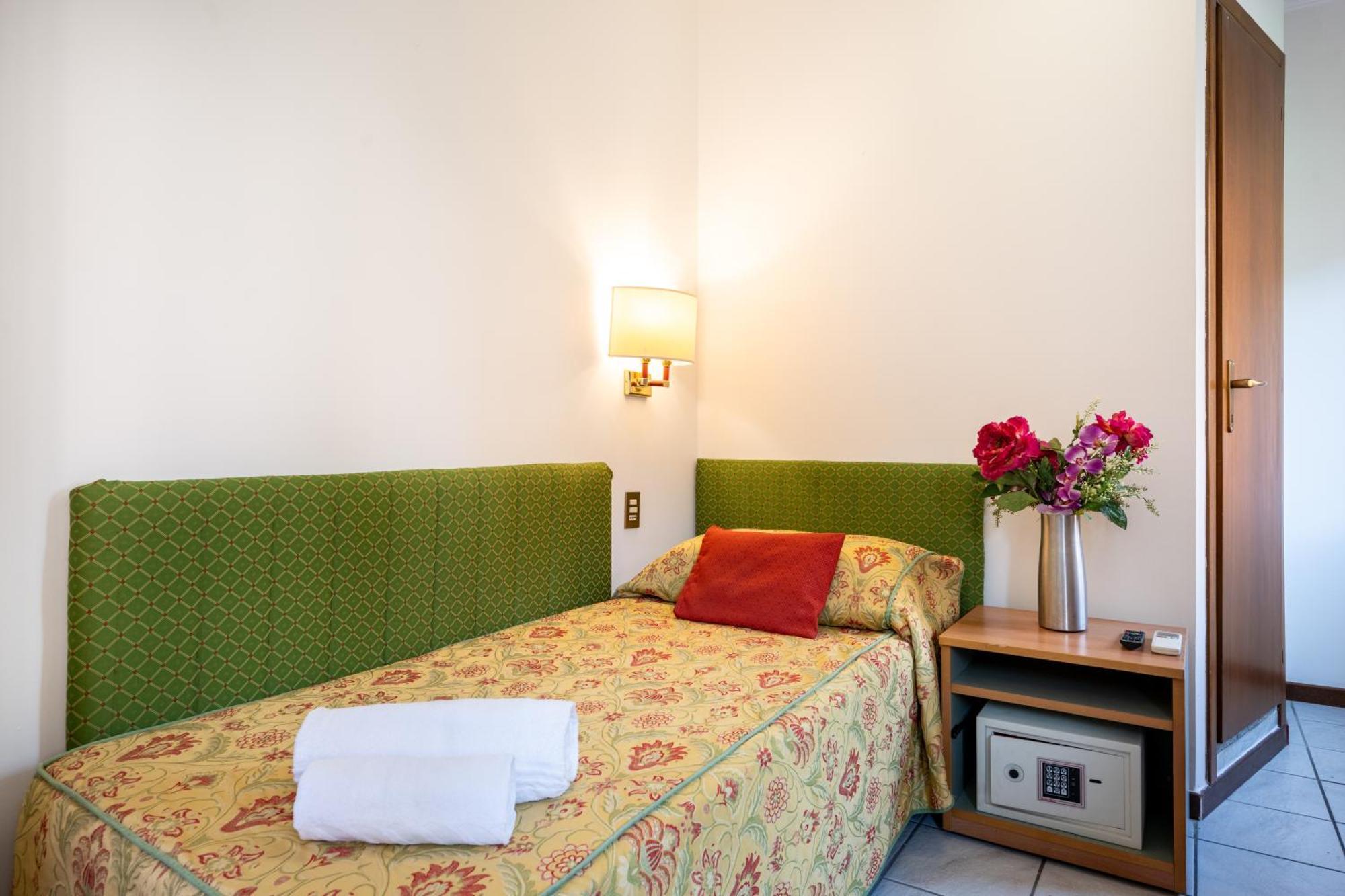 Camelia Venice *